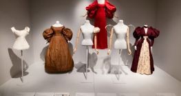 Body by Design: Fashionable Silhouettes from the Ideal to ... Bild 1